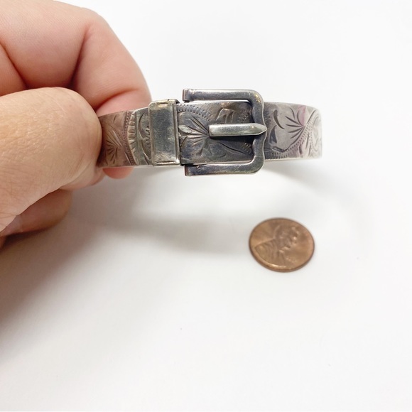 687 Vintage English Belt-style Engraved Bangle Bracelet - Picture 10 of 12
